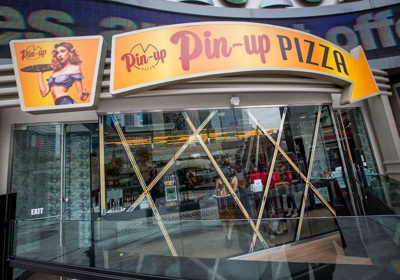 pin-up-pizza-at-planet-hollywood